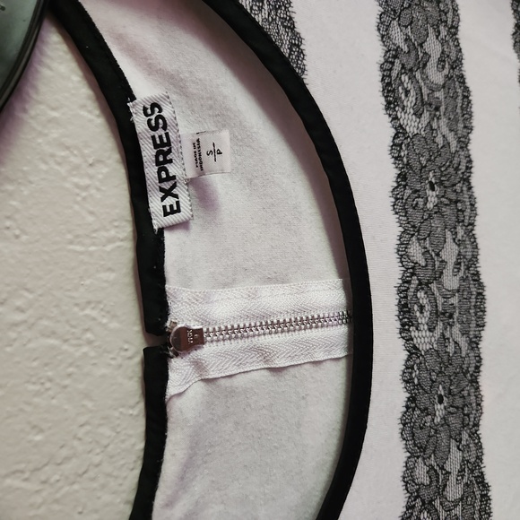 Express b&w striped scoop tee - Picture 4 of 4